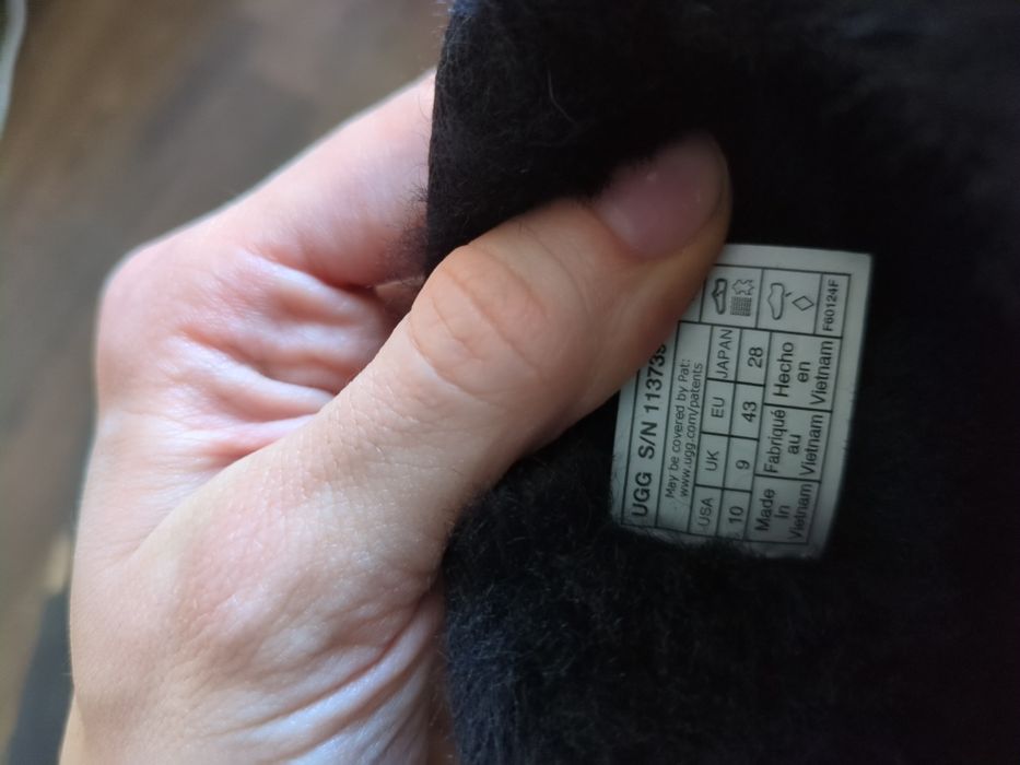 Czarne UGG Classic Ultra Mini 43