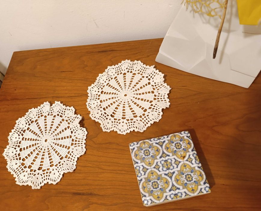 Antiguidades Naprons  croché feito à mão, cantos em flor 24X24 Conj. 2