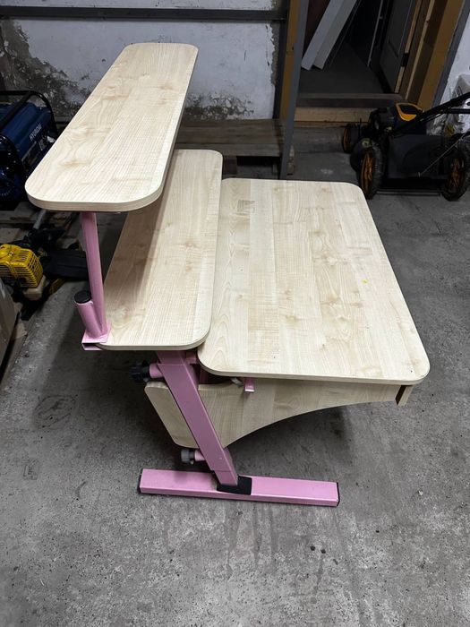 Стіл дитячий ,парта із регулюванням висоти