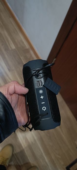 Coluna portátil nova