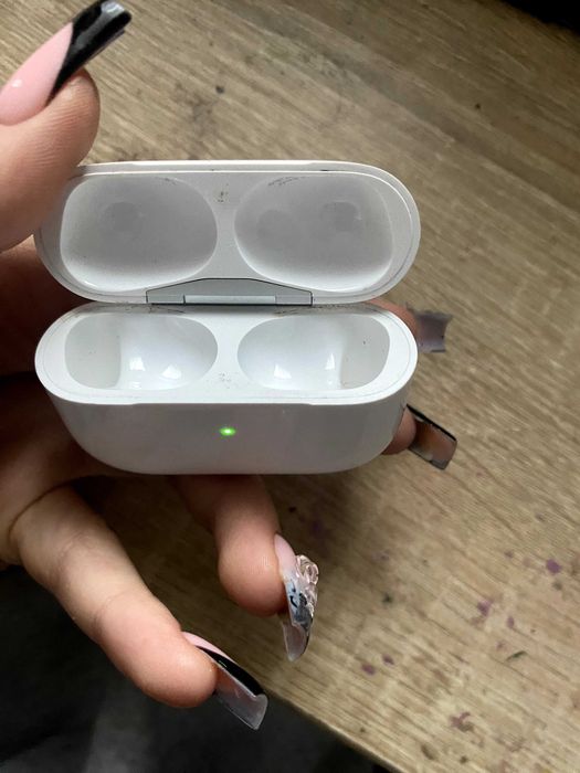 кейс от аирподсов оригинальный