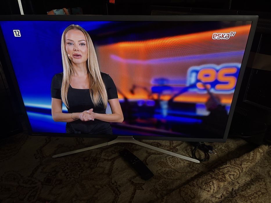 Telewizor LED Samsung 32 cale ze Smartem w dekoderem DVBT2