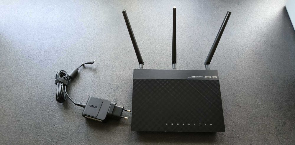 ASUS RT-N66U (900Mb/s a/b/g/n, Gigabit, 2xUSB 3G/4G)