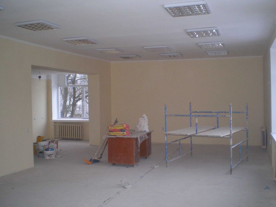 Демонтаж стяжки, плитки, штукатурки. Демонтаж дахів.