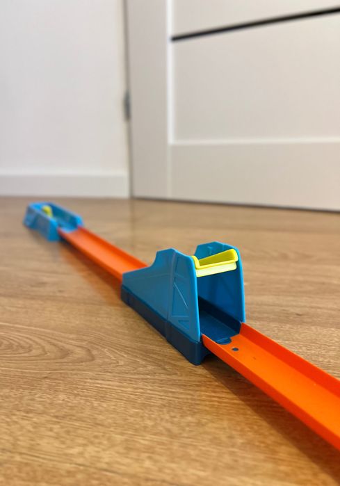 Трек Hot Wheels з машинками