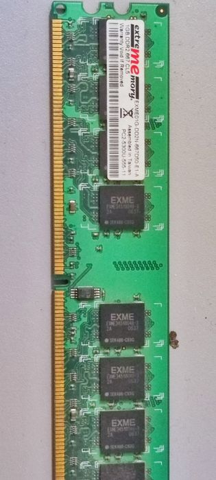 Diversas memórias RAM.