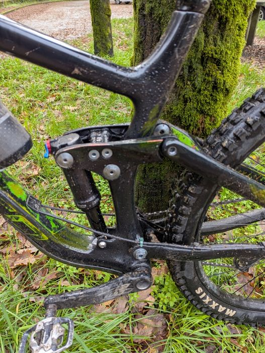 Bicicleta enduro Norco Range C4 29” carbono.