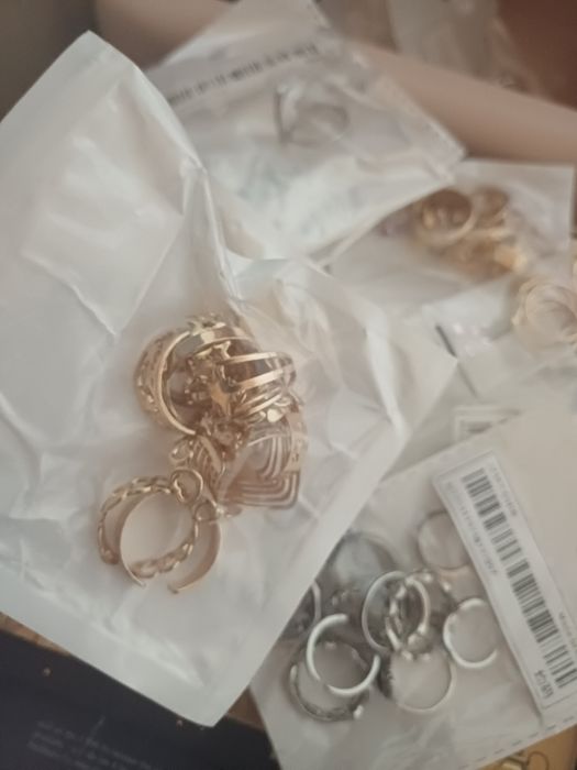 Lote com mais de 50 Anéis