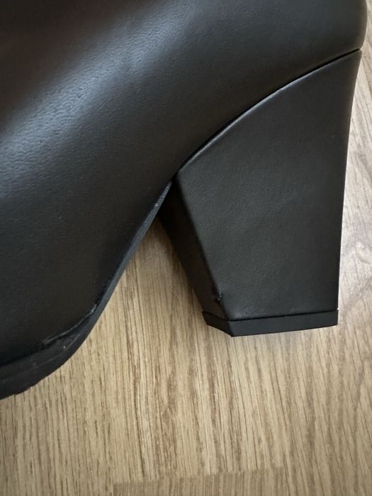 Шкіряні чоботи Stuart Weitzman. 25-25.2 см