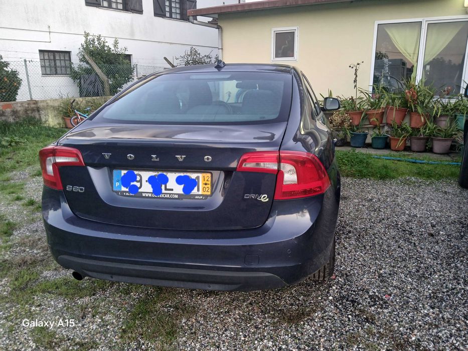 Vendo VOLVO S60, em otimas condições,  estofos e assentos em bom estado, pneus novos.  Carro confortável,  muito seguro com design muito agradável
