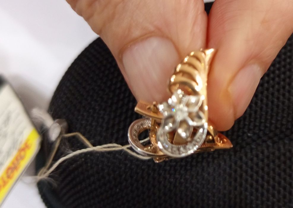 Продам комплект кольцо и серёжки с бриллиантами