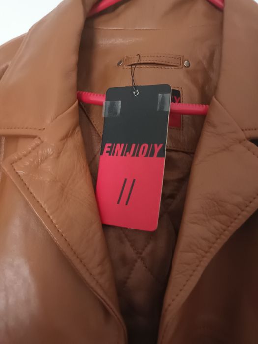 Vendo casaco de cabedal novo