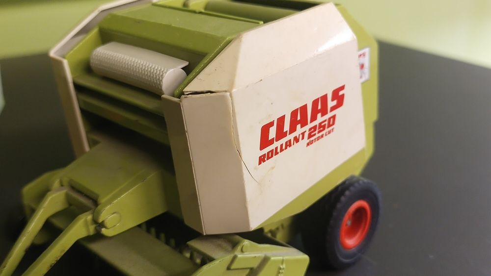 Siku prasa Claas 1:32