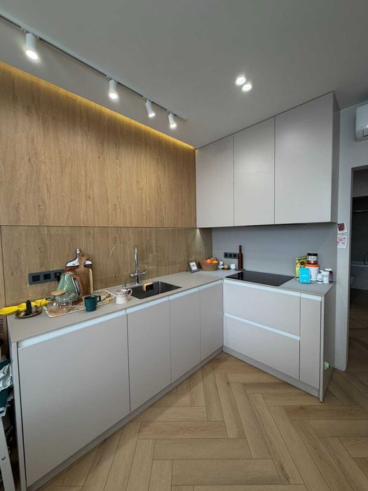 Продам чудову 2-кімнатну квартиру в ЖК Варшавський мікрорайон.