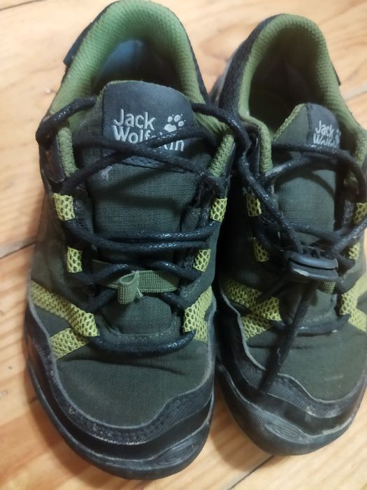 Дитячі кросівки.