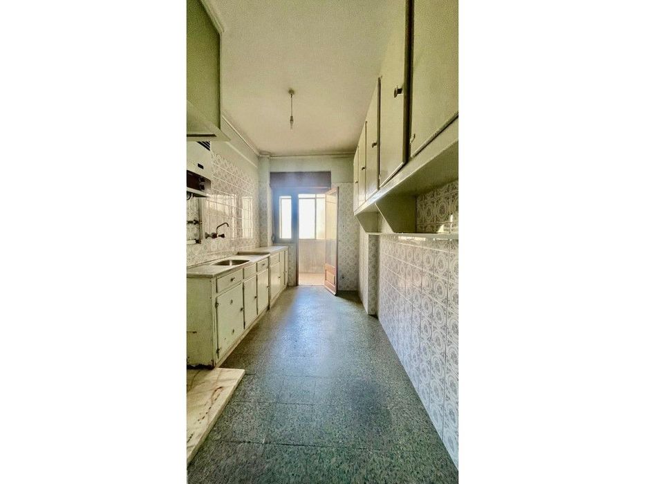 Apartamento T2 para Remodelação Total no Seixal com Logradouro — Seixal, Arrentela E Aldeia De Paio Pires, Setúbal