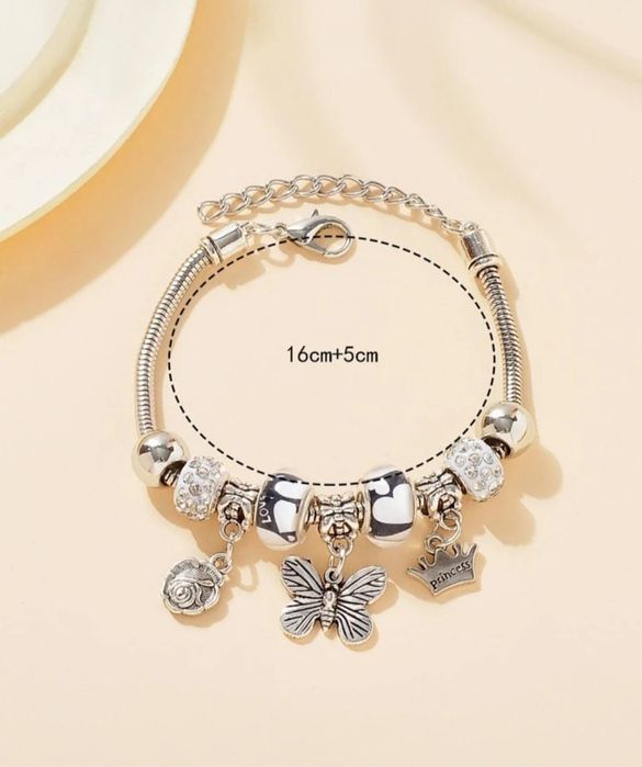 Pulseira com pendentes borboleta