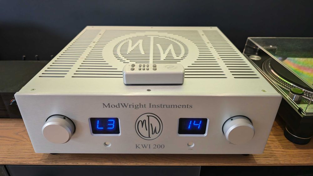 Wzmacniacz ModWright Instruments KWI 200 stan doskonały, Unikat, High-End, 400W na kanał przy 4Ω