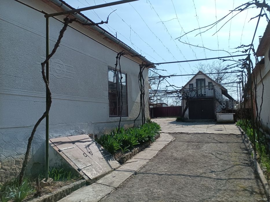 Будинок на дві сім'ї в передмісті Берегова
