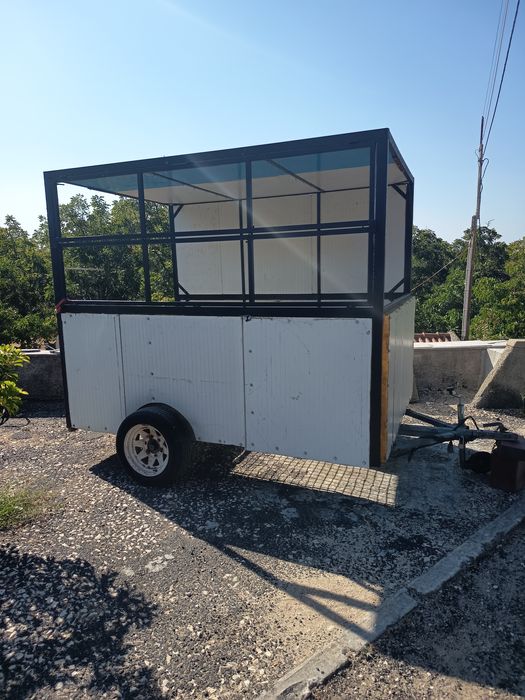 Atrelado bar multiusos