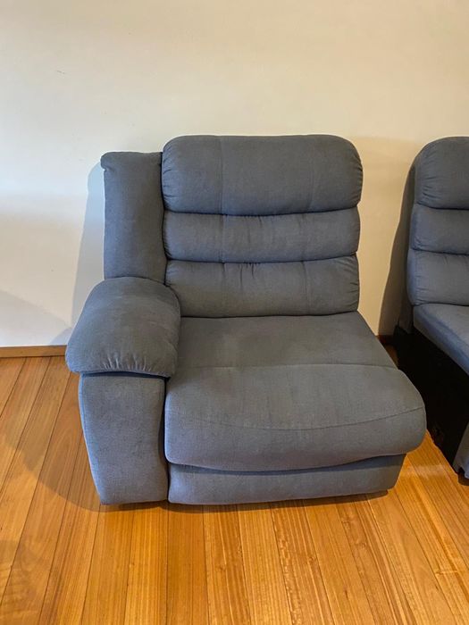Sofá cinzento com chaise longue