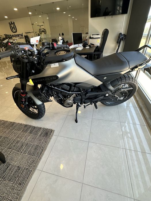 Husqvarna Svartpilen 125 para entrega imediata