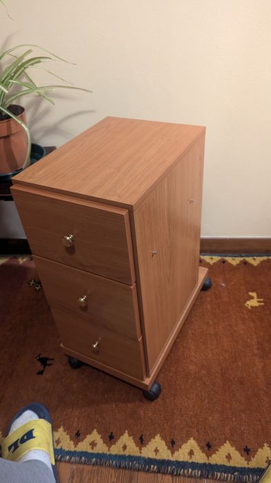 Mesa secretária + cómoda com rodas e 3 gavetas