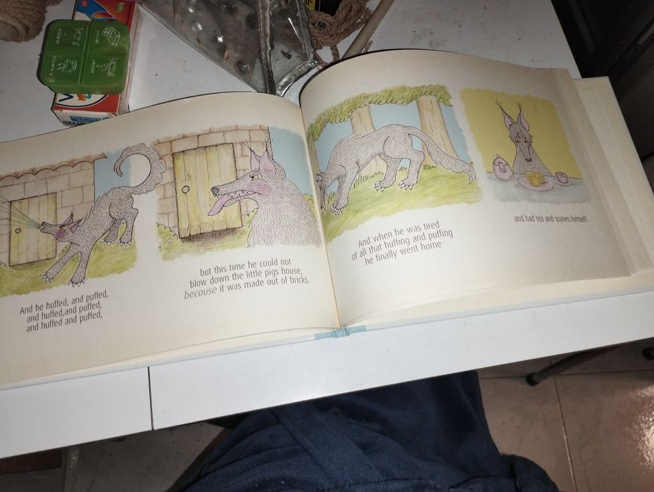 Livro "The Three Little Pigs"