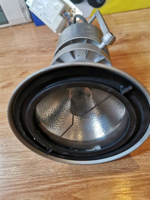 Lampa halogenowa z zasilaczem/transformatorem