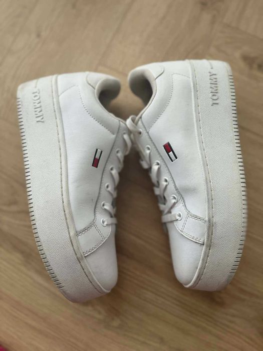 Tommy Jeans buty sneakersy białe na platformie 39