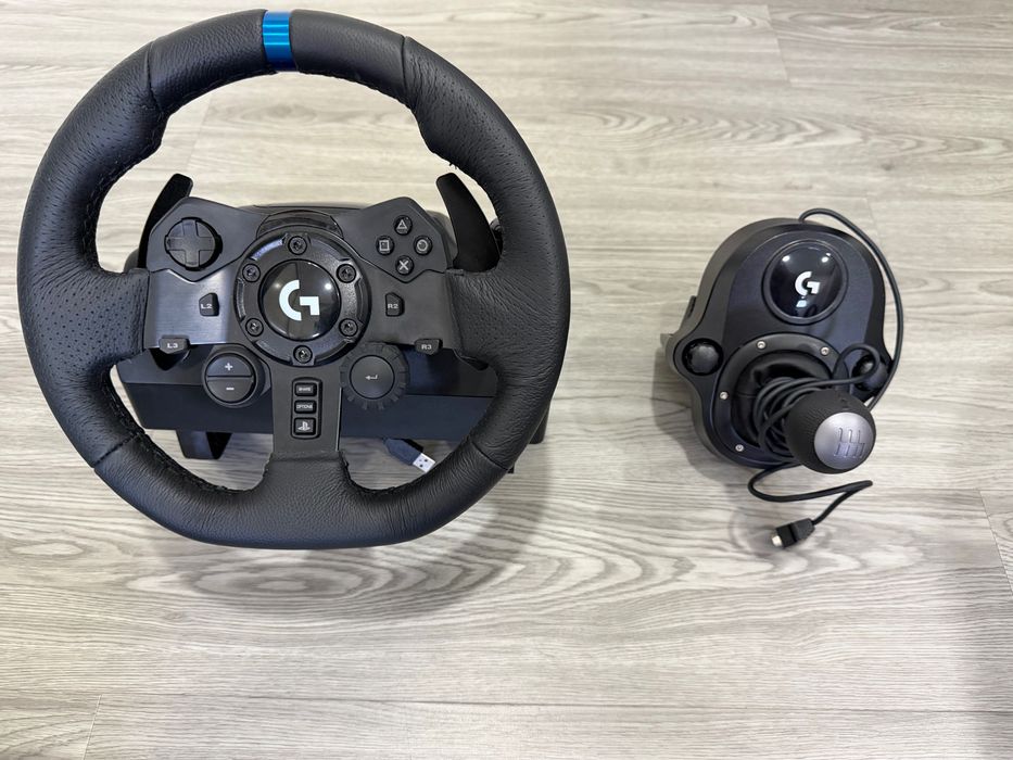 Volante logitech com cockpit completo Playseat