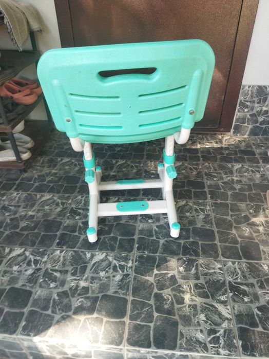 Продам шкільний стілець, регулюється по висоті