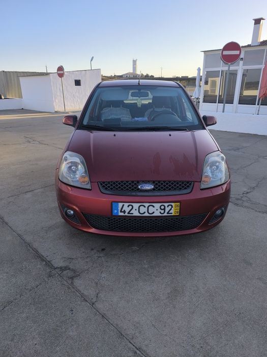 Ford Fiesta em muito bom estado geral