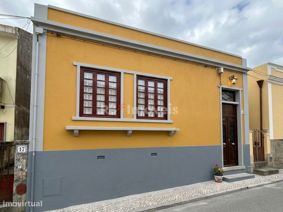 Moradia para recuperar no centro do Entroncamento