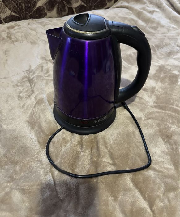 Електрочайник фіолетовий