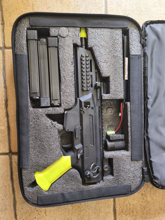 Scorpion Evo 3 Airsoft c/ mala
