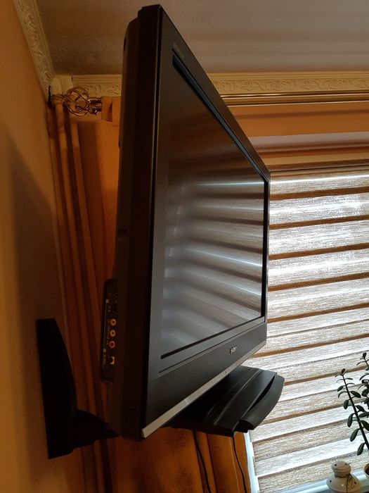 Podstawa, uchwyt ścienny pod telewizor.