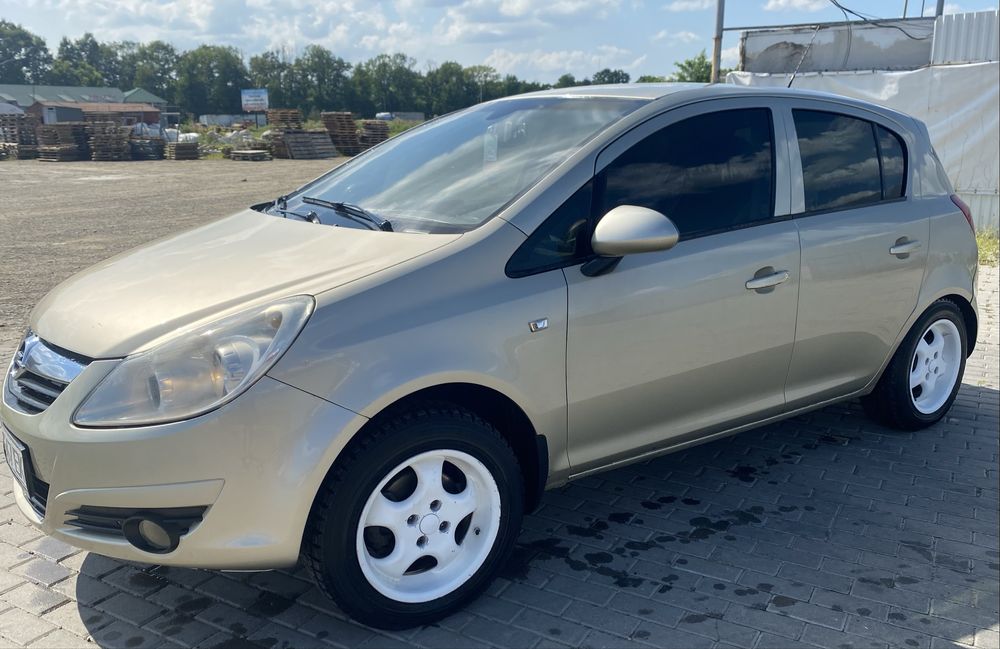 Опель Корса D 1.4 газ /бензин