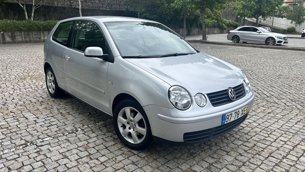 Volkswagen Polo 1.4 TDI  75 cavalos - cor cinza