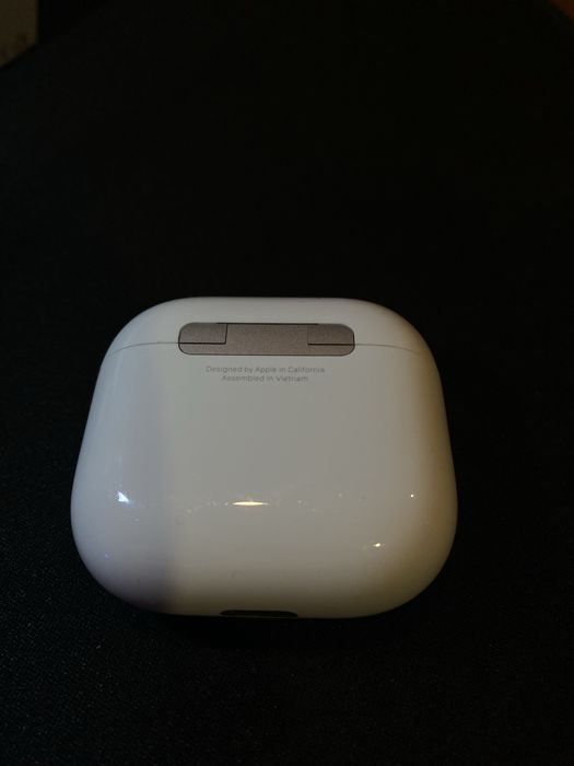 AirPods 4 нові (ще рік гарантії)