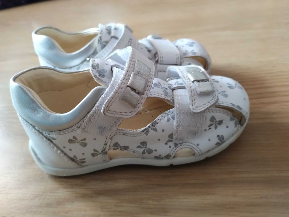 Vários sapatos criança, com caixa (todos) 30€