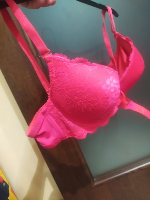 Biustonosz stanik koronkowy usztywnione miseczki push up 75B