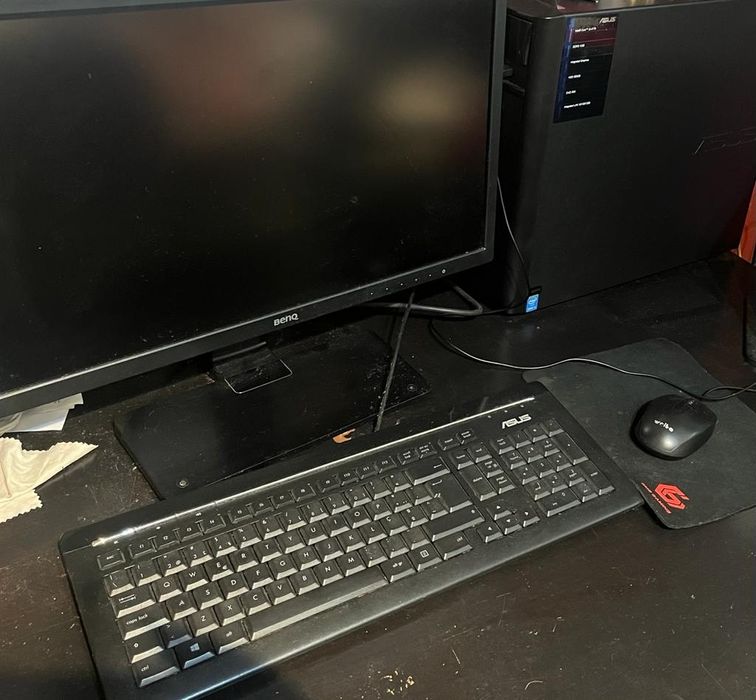 Benq computer with ASUS tower and ASUS keyboard64550275586946121