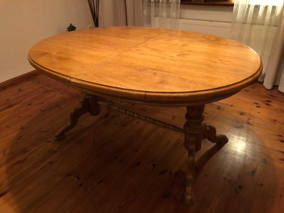 Komplet mebli - stół plus 12 krzeseł