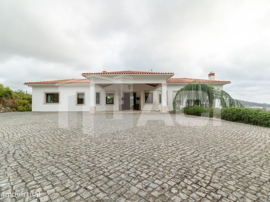 Magnífica Moradia V3+1 com Piscina - Porto de Mós