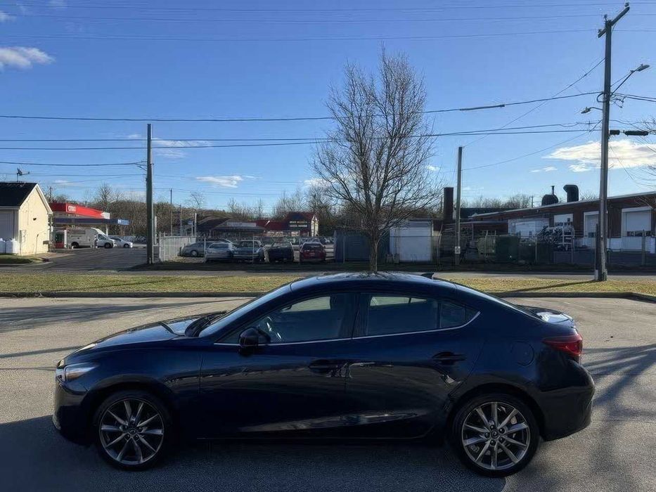 Mazda 3 Touring      2018