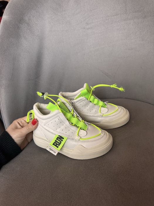 Дитячі кросівки на весну 29 розмір, устілка 18,5 см. Ботинки на весну