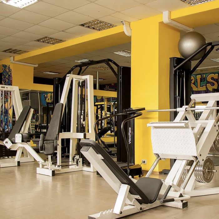 Тренажери б/в для невеликого залу