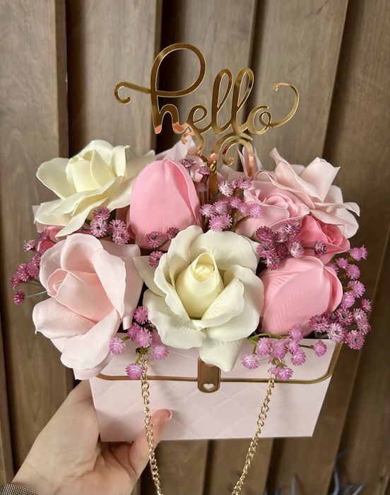 Flowerbox torebka z łańcuszkiem z kwiatami mydlanymi urodziny