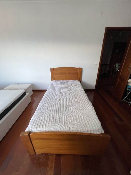 Cama de solteiro e colchao